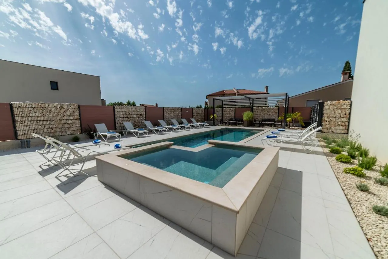 Pinna Residence - Tonna Pula 0*,  Croatia